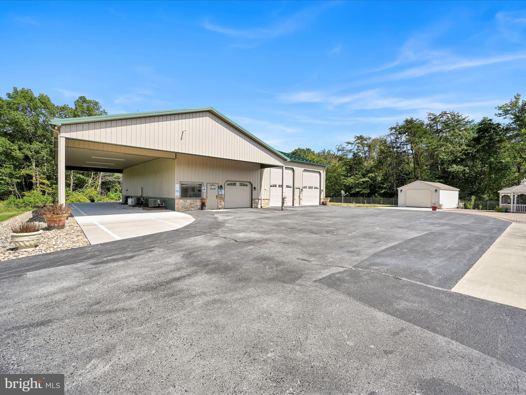 1120 Suedberg Road Pine Grove, PA 17963 - Photo 39 of 75 Garage