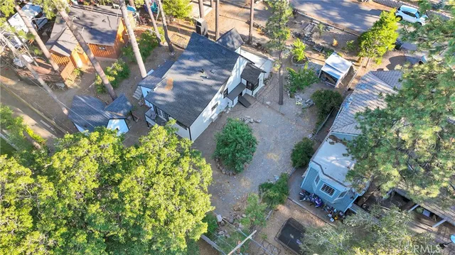 a view of a area with lots of trees