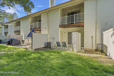 $399,900 | 8 Stuart Drive, Unit 4, Freehold, NJ 07728