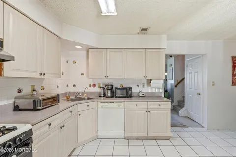 $399,900 | 8 Stuart Drive, Unit 4, Freehold, NJ 07728