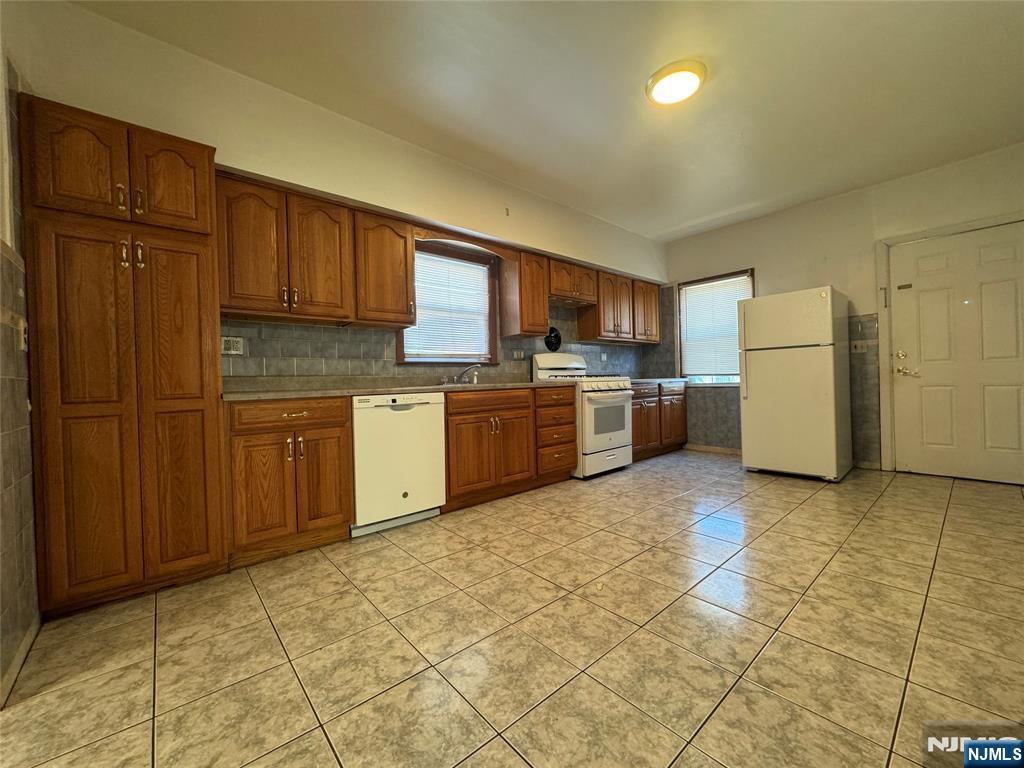 444 Ridge Road, Unit 1R Lyndhurst, NJ 07071 - Photo 5 of 12