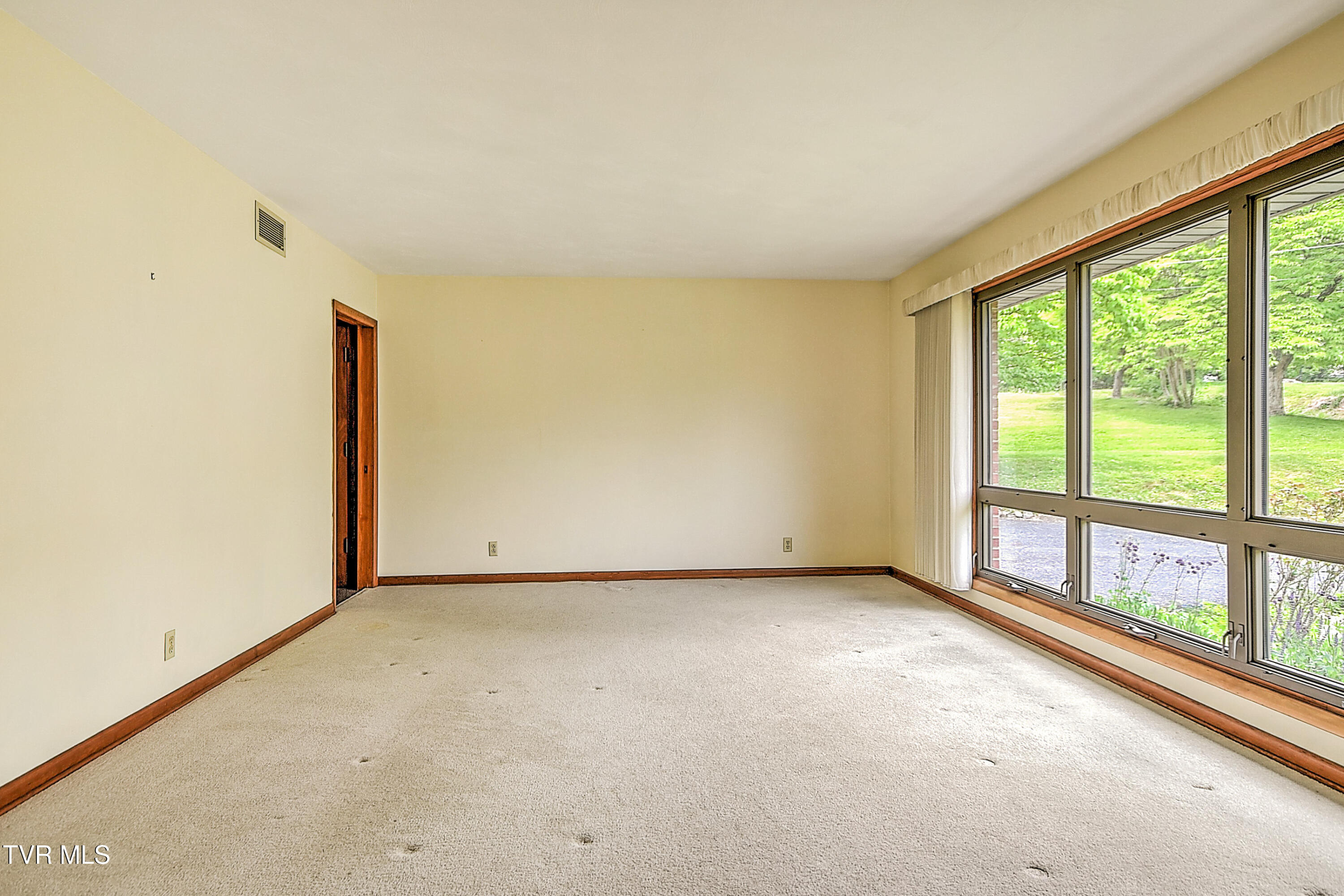 1921 Edens Ridge Road Kingsport, TN 37664 - Photo 4 of 80 1921 Edens Ridge RH-4