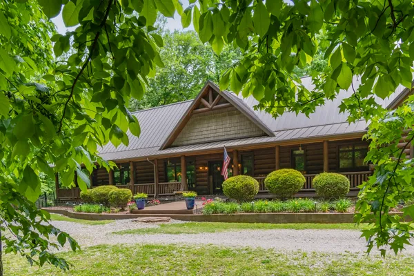 $1,295,000 | 1635 Right Prong Blue Buck Road, Duck River, TN 38454