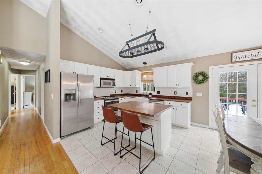 98 Cedar Grove Drive Exeter, RI 02822 - Photo 11 of 48