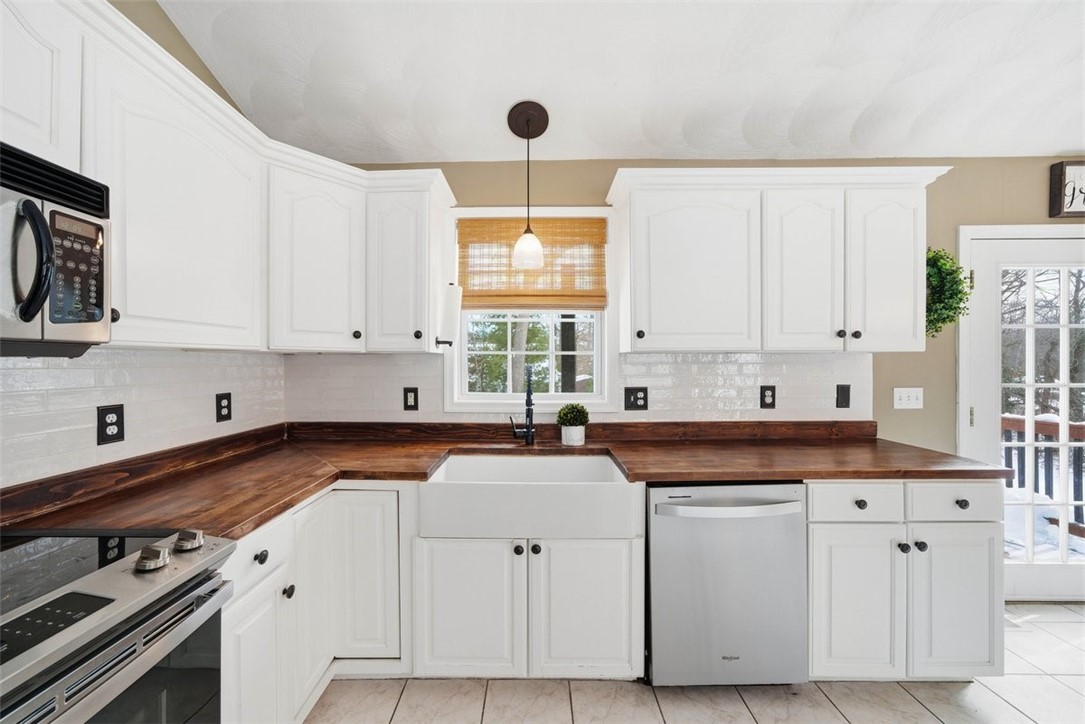 98 Cedar Grove Drive Exeter, RI 02822 - Photo 12 of 48