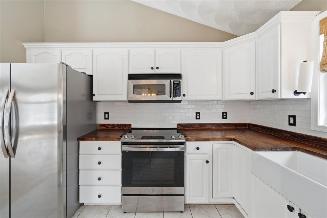 98 Cedar Grove Drive Exeter, RI 02822 - Photo 9 of 48