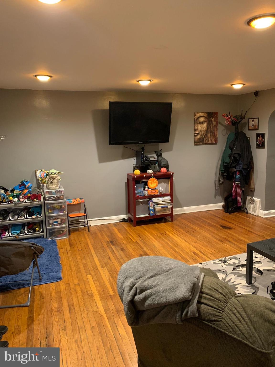 7434 Ruskin Road Philadelphia, PA 19151 - Photo 4 of 17 Living Room