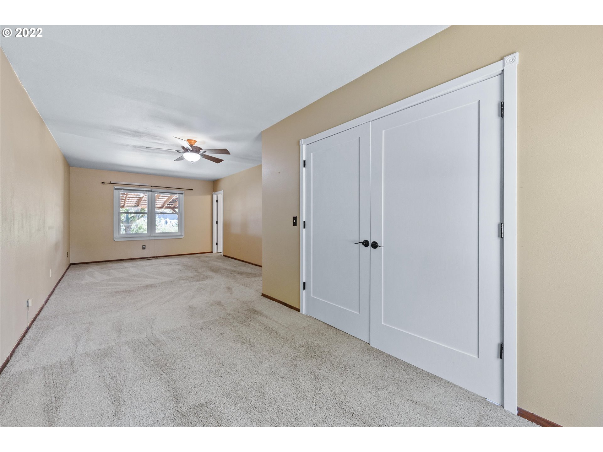3200 R Street Vancouver, WA 98663 - Photo 16 of 32 a view of an empty room and window