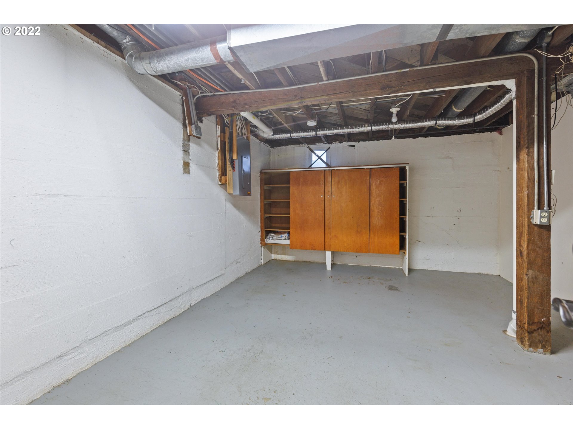 3200 R Street Vancouver, WA 98663 - Photo 26 of 32 a view of an empty room with wooden floor