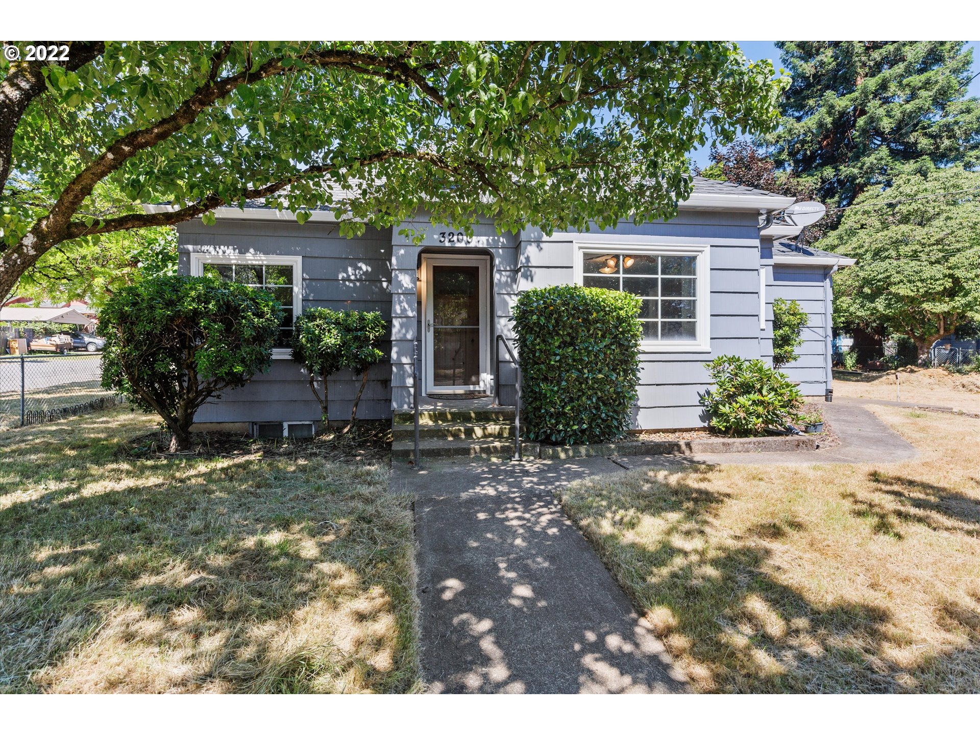 3200 R Street Vancouver, WA 98663 - Photo 3 of 32 a front view of a house with garden