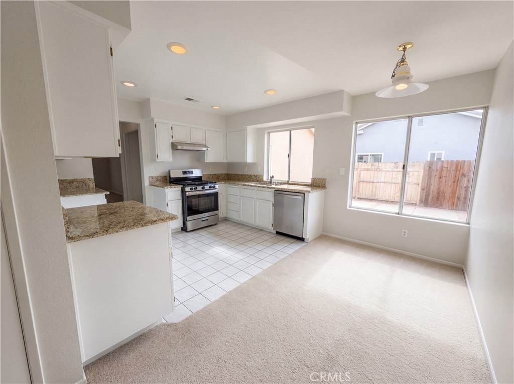 2565 West Fairview Drive Rialto, CA 92377 - Photo 2 of 22