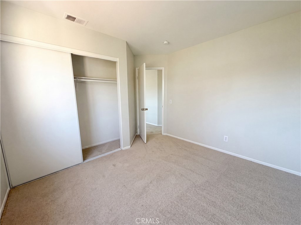 2565 West Fairview Drive Rialto, CA 92377 - Photo 4 of 22