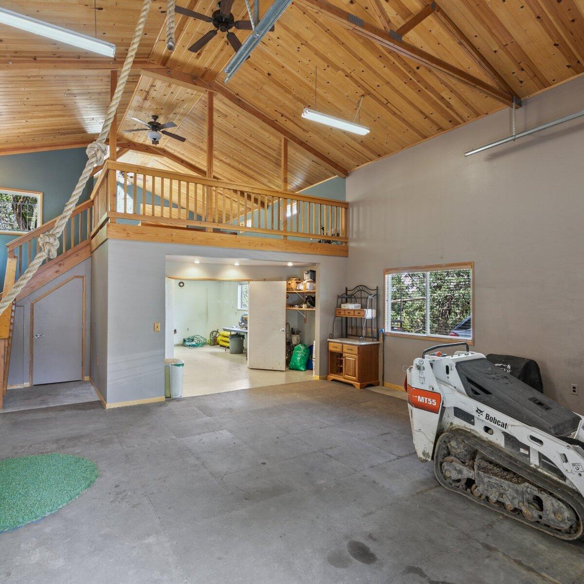6195 Pioneer Road Medford, OR 97501 - Photo 32 of 48 62-custom-WCIM0214