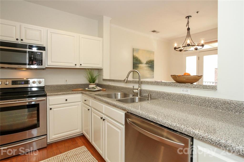 416 Queens Road, Unit 18 Charlotte, NC 28207 - Photo 14 of 35 Gallery Image 14