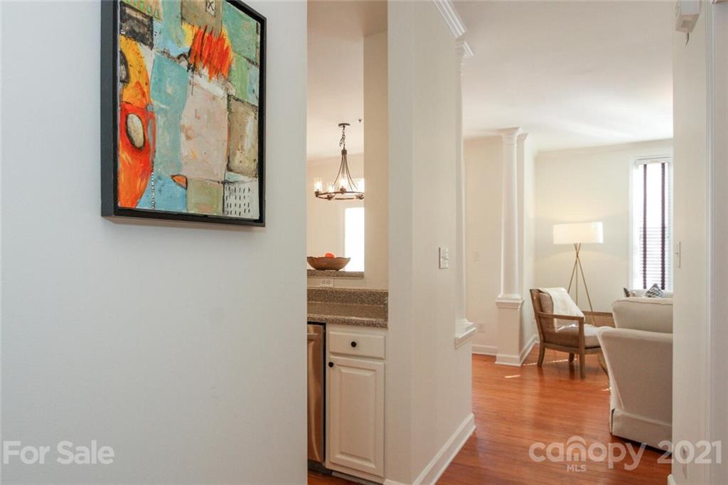 416 Queens Road, Unit 18 Charlotte, NC 28207 - Photo 3 of 35 Gallery Image 3