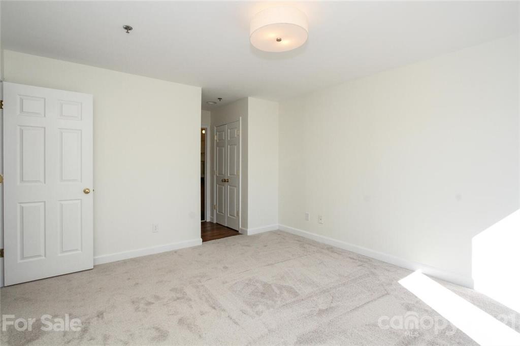416 Queens Road, Unit 18 Charlotte, NC 28207 - Photo 23 of 35 Gallery Image 23