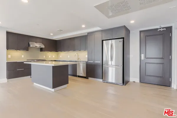 $3,495 | 2939 Leeward Avenue, Unit 401, Los Angeles, CA 90005