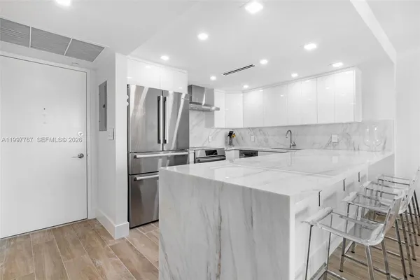 $599,000 | 5701 Collins Avenue, Unit 1707, Miami Beach, FL 33140