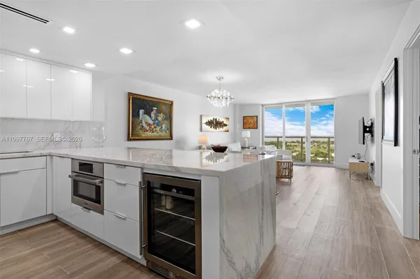 $599,000 | 5701 Collins Avenue, Unit 1707, Miami Beach, FL 33140