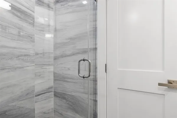 $599,000 | 5701 Collins Avenue, Unit 1707, Miami Beach, FL 33140