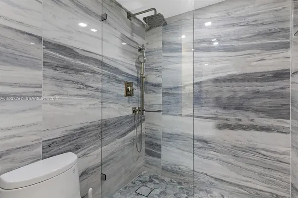 $599,000 | 5701 Collins Avenue, Unit 1707, Miami Beach, FL 33140