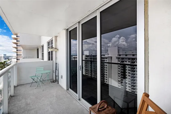 $599,000 | 5701 Collins Avenue, Unit 1707, Miami Beach, FL 33140