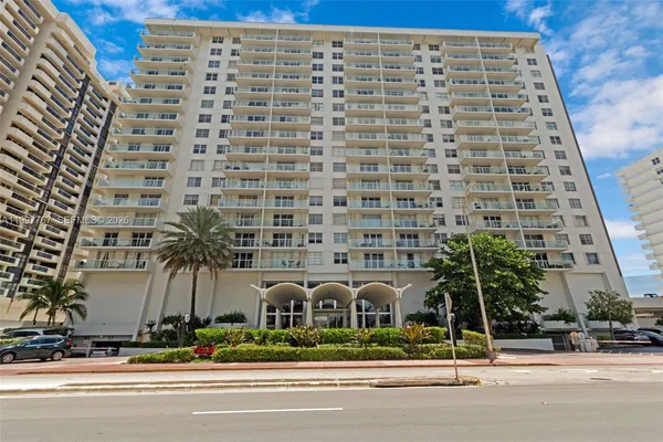 $599,000 | 5701 Collins Avenue, Unit 1707, Miami Beach, FL 33140