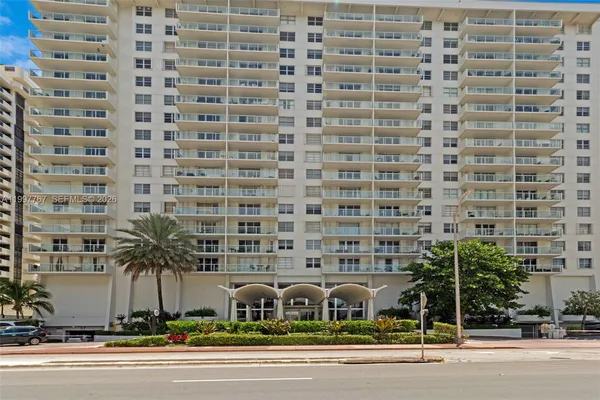 $599,000 | 5701 Collins Avenue, Unit 1707, Miami Beach, FL 33140