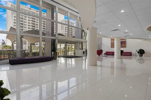 $599,000 | 5701 Collins Avenue, Unit 1707, Miami Beach, FL 33140