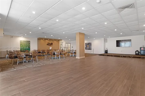 $599,000 | 5701 Collins Avenue, Unit 1707, Miami Beach, FL 33140