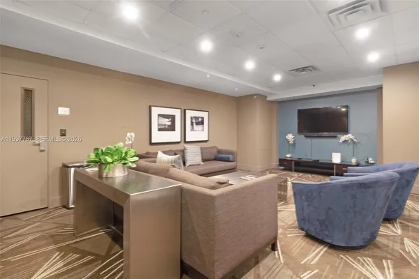 $599,000 | 5701 Collins Avenue, Unit 1707, Miami Beach, FL 33140