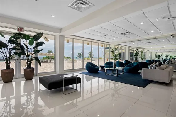 $599,000 | 5701 Collins Avenue, Unit 1707, Miami Beach, FL 33140