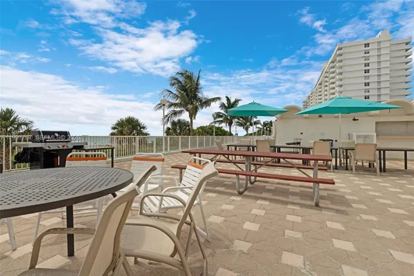 $599,000 | 5701 Collins Avenue, Unit 1707, Miami Beach, FL 33140