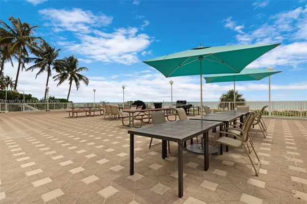 $599,000 | 5701 Collins Avenue, Unit 1707, Miami Beach, FL 33140
