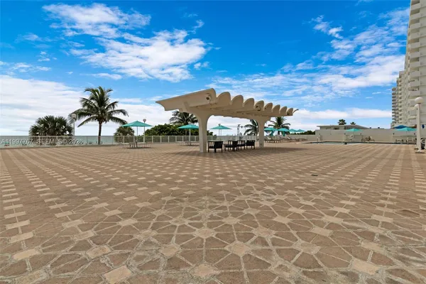 $599,000 | 5701 Collins Avenue, Unit 1707, Miami Beach, FL 33140