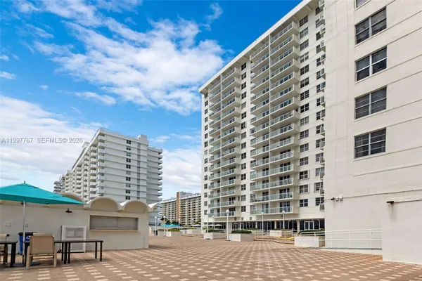 $599,000 | 5701 Collins Avenue, Unit 1707, Miami Beach, FL 33140