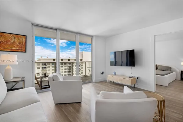 $599,000 | 5701 Collins Avenue, Unit 1707, Miami Beach, FL 33140