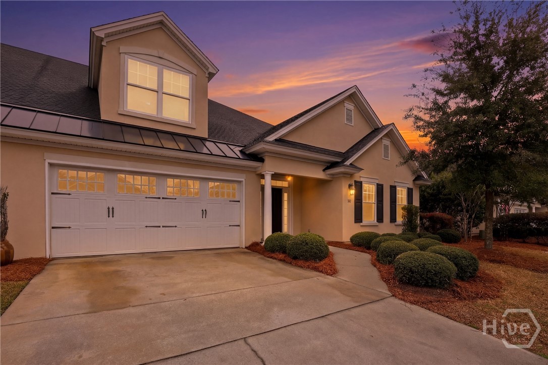 Welcome home to 122 Mallory Place!