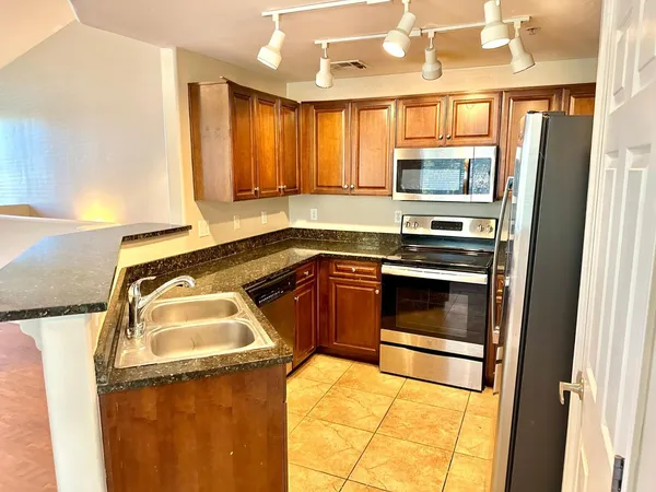 $1,995 | 1920 East Bell Road, Unit 1043, Phoenix, AZ 85022