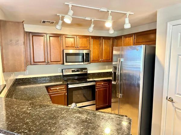 $1,995 | 1920 East Bell Road, Unit 1043, Phoenix, AZ 85022