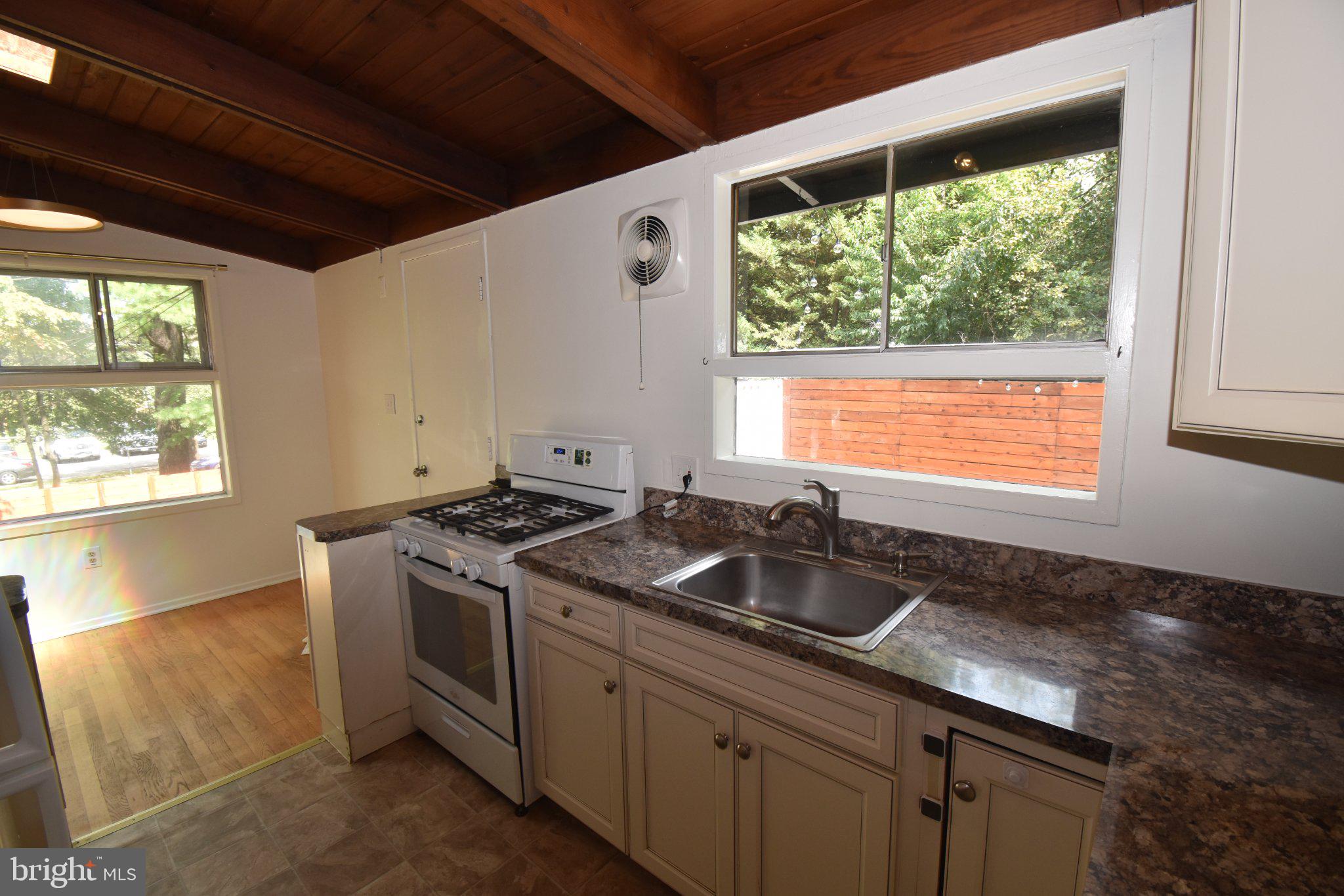 2901 Pine Spring Road Falls Church, VA 22042 - Photo 14 of 24 Kitchen