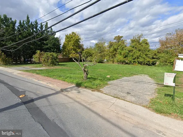 a view of a park with a house in the background