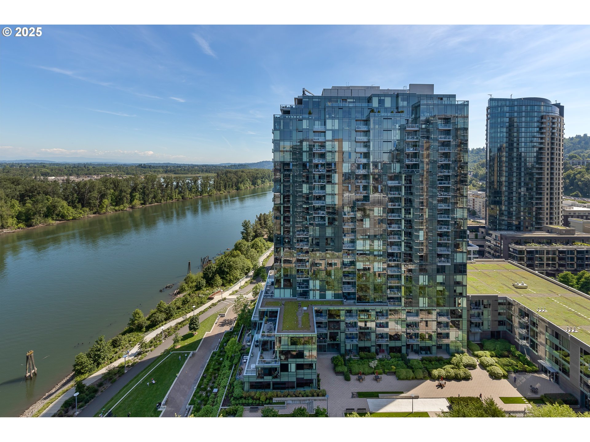 841 Southwest Gaines Street, Unit 405 Portland, OR 97239 - Photo 1 of 44 Gallery Image 1