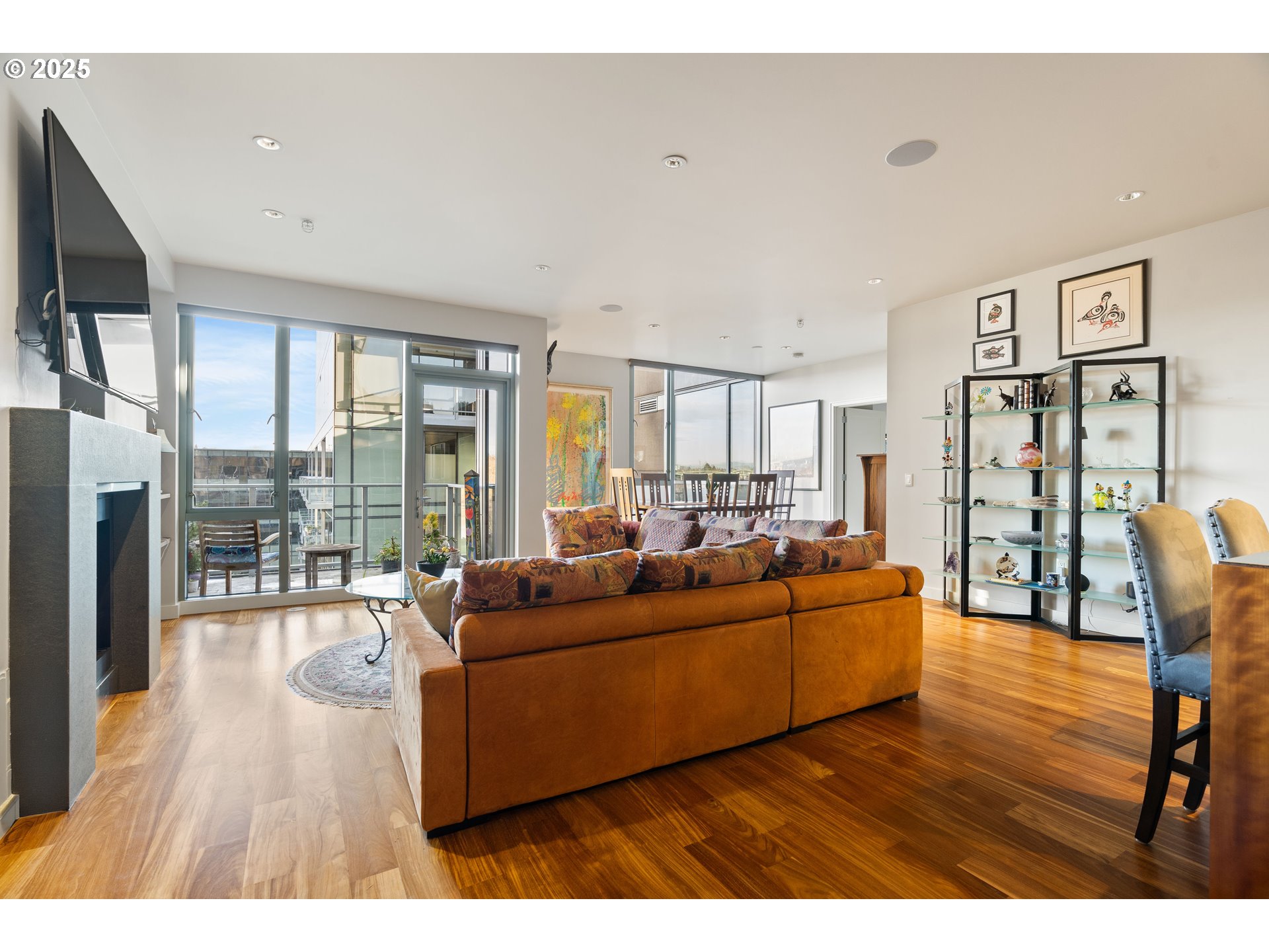 841 Southwest Gaines Street, Unit 405 Portland, OR 97239 - Photo 2 of 44 Gallery Image 2