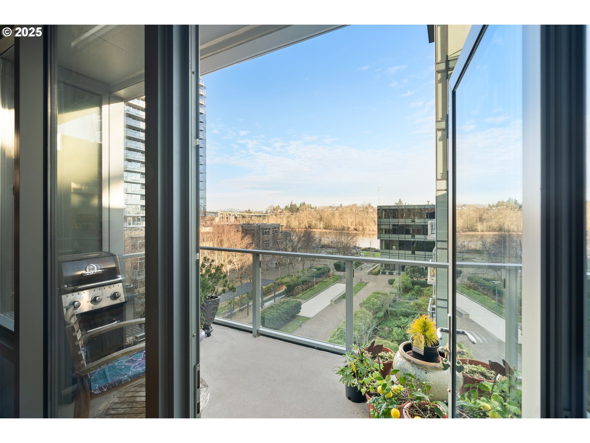 841 Southwest Gaines Street, Unit 405 Portland, OR 97239 - Photo 4 of 44 Gallery Image 4