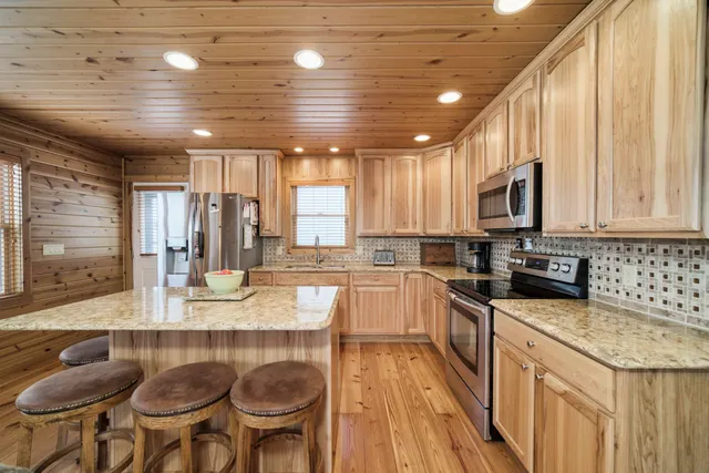 $399,000 | 6124 North Larson Road, Fountain, MI 49410