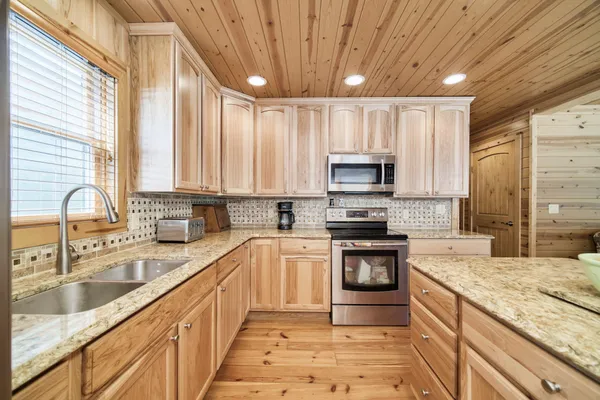 $399,000 | 6124 North Larson Road, Fountain, MI 49410