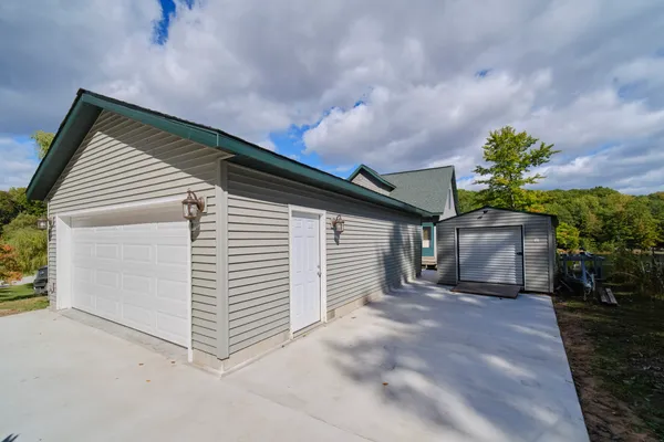 $399,000 | 6124 North Larson Road, Fountain, MI 49410