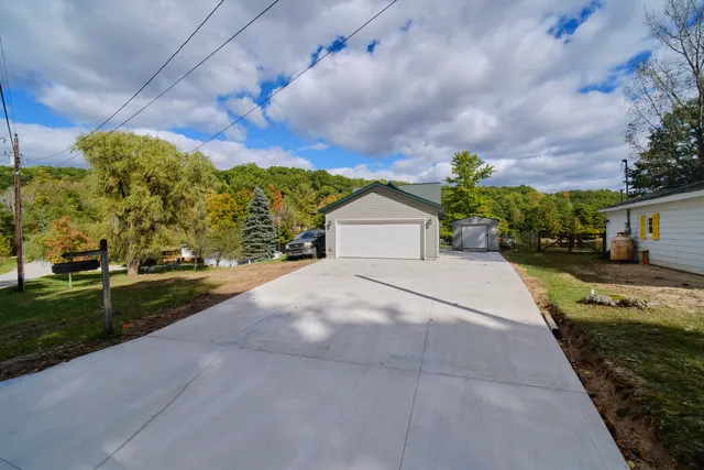 $399,000 | 6124 North Larson Road, Fountain, MI 49410