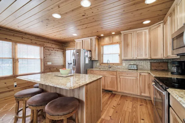 $399,000 | 6124 North Larson Road, Fountain, MI 49410